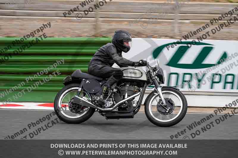 Vintage motorcycle club;eventdigitalimages;mallory park;mallory park trackday photographs;no limits trackdays;peter wileman photography;trackday digital images;trackday photos;vmcc festival 1000 bikes photographs